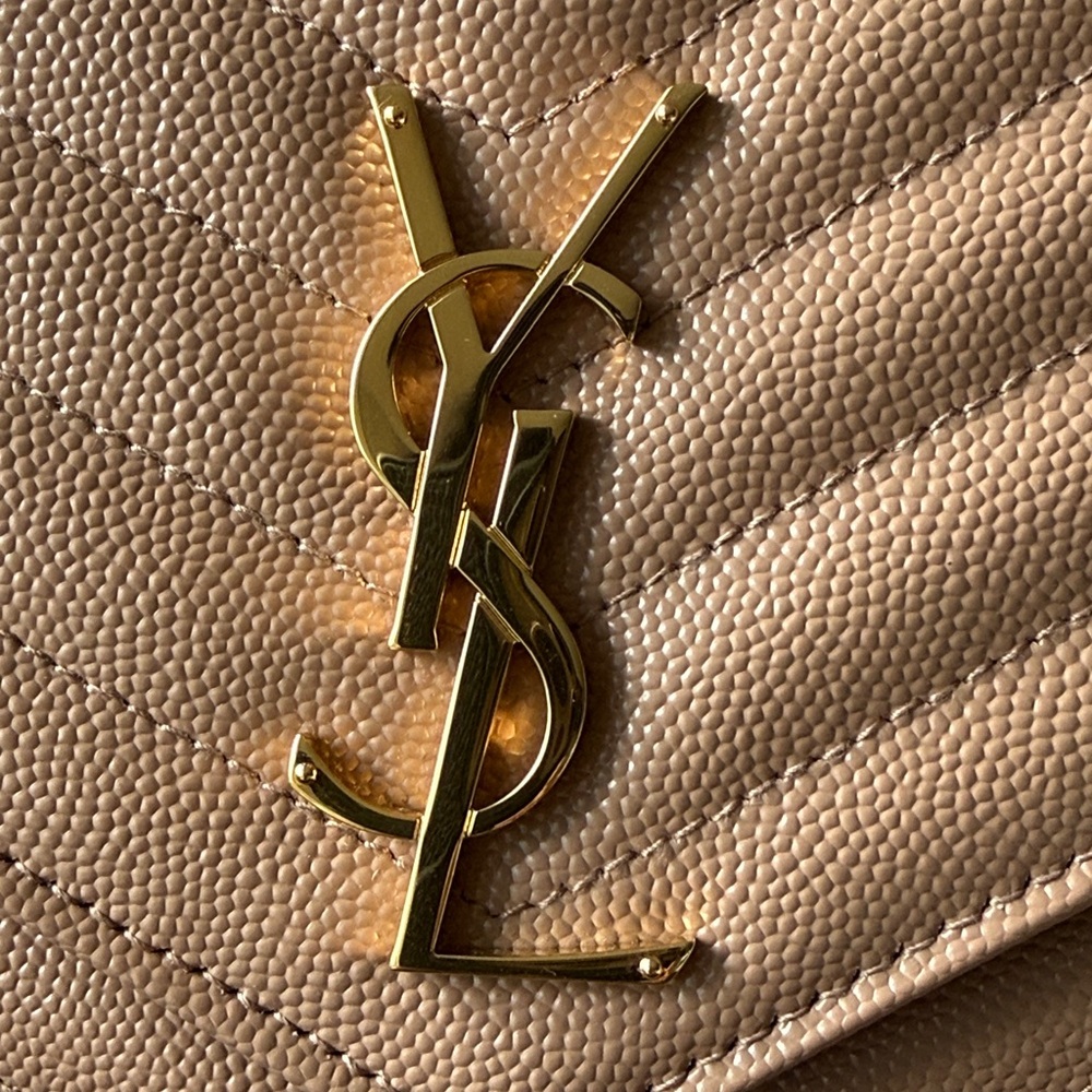 NWT, Saint Laurent Monogram Grain de Poudre Clutch Vintage Peach GHW, Ret. $850 - Picture 6 of 10